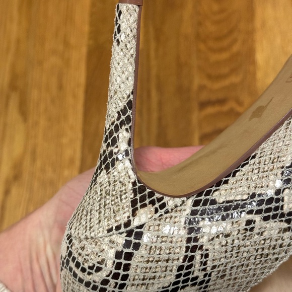 Size 9 Vince Camuto snakeskin 4” heels - Picture 5 of 13